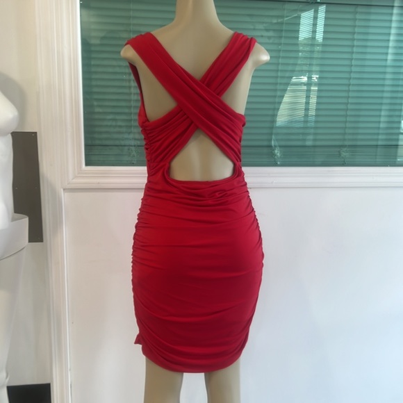 Prity red dress - Picture 3 of 5